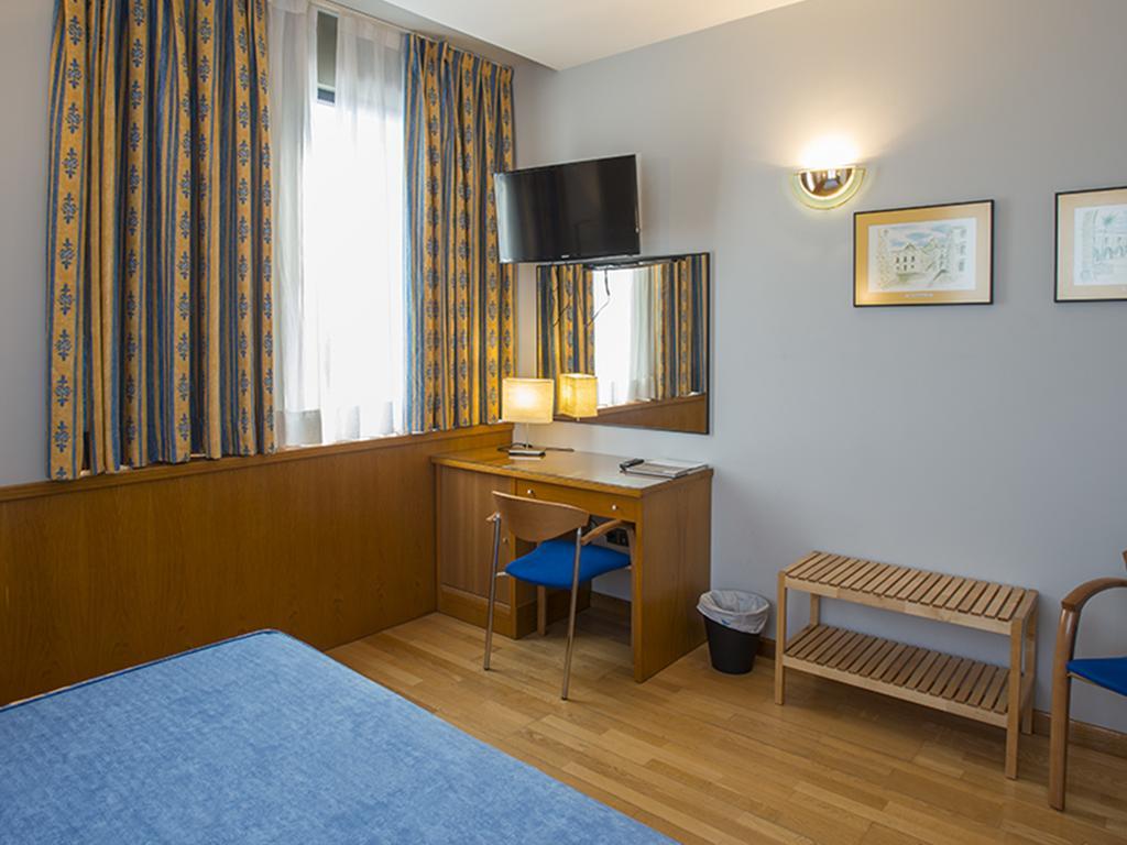 Encasa Hotel Almansa Ruang foto