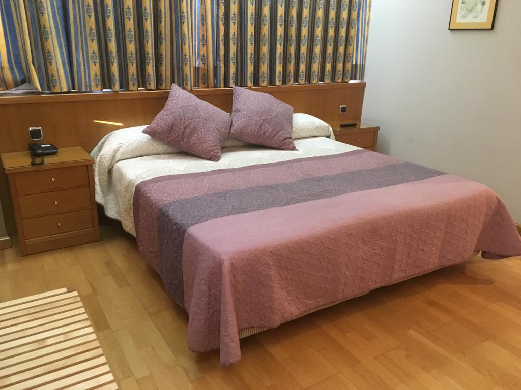 Encasa Hotel Almansa Bagian luar foto